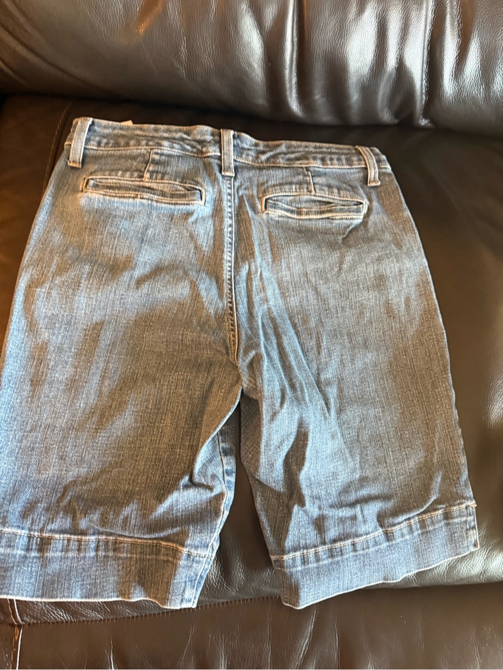 Gloria Vanderbilt Casual Denim Bermuda Shorts in Light Blue, size 6